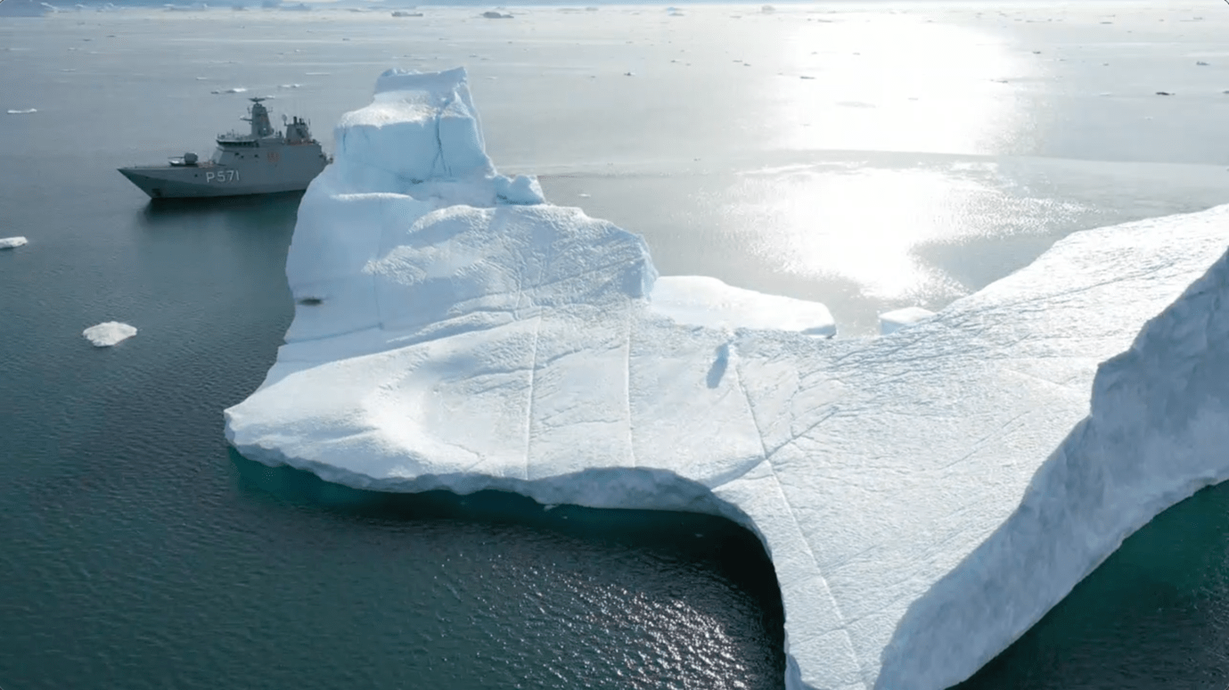 https://arctic.editorial.k8s.pre.scw.apsl.io/news/greenland/iceberg.png